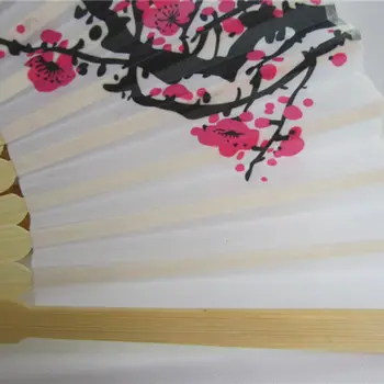 1pc Kinesisk Stil Hvid Polyester Fans Elegant Blomme Blomstre Blomster Print Folde Hånden Fans Sommeren Kvinder Dancing Girl Fan