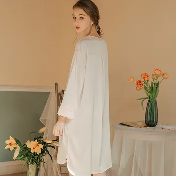 Irene Tinnie Plus Size Nightgowns For Kvinder 2021 Forår Sommer Morgenkåber Piger Natskjorter Nightdress Pletten Silke Sleepshirt