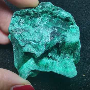 63.2 gNatürliche Nadel geformt Malakit Landschaft grüner Stein quadratische Mineralproben Heilung Steinaura Hausdekoration
