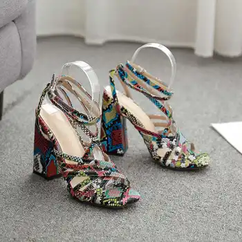 Sommeren nye 2021 Mode sexet Romerske crossover en linje high heel sandal med tyk hæl, størrelse 40