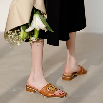 Nye opentoed sandaler, hjemmesko damesko sommer udendørs tøfler casual komfortable tøfler metal dekorative læder tøfler