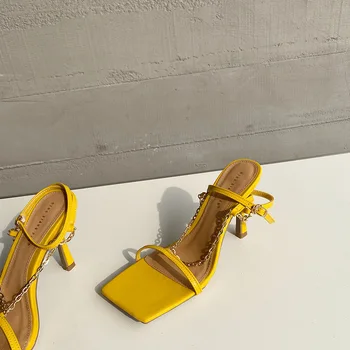 2021 koreanske sommer fashion square hoved åben tå tynd hæl simpel kæde dekoration knappen kvinders højhælede sandaler