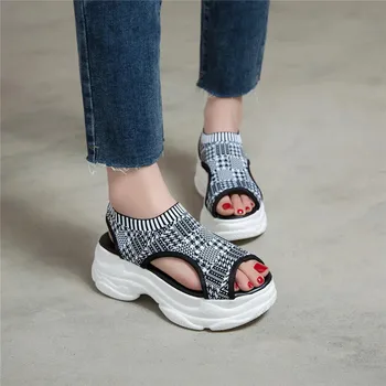 2021Summer Flyvende Vævet Sports Sandaler Kvindelige koreanske Stil Mesh Casual Sko Nye Slip-On Peep Toe Sko Lys Platform Sko